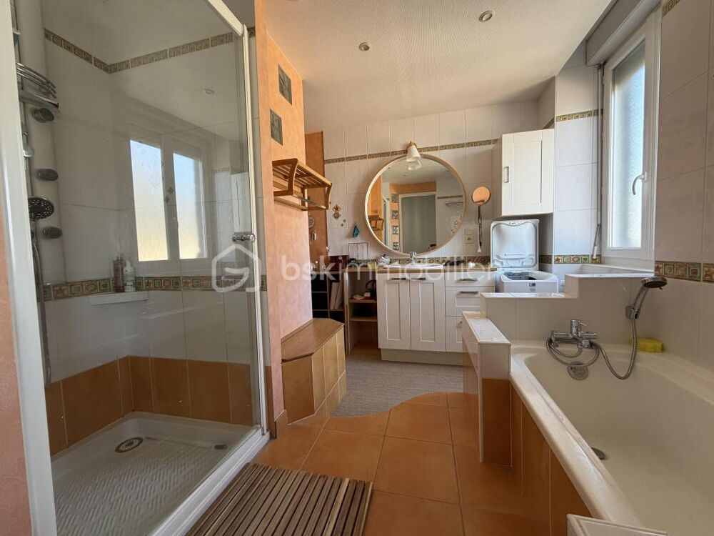 Vente Appartement Appartement de 83 m² avec garage, cave et jardin privatif Fougeres