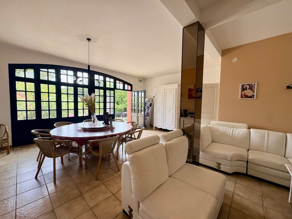 Maison à Propriété dexception de 500 m²  Maison de famille ou domaine d'accueil (Gîtes & Chambres d'Hôtes)