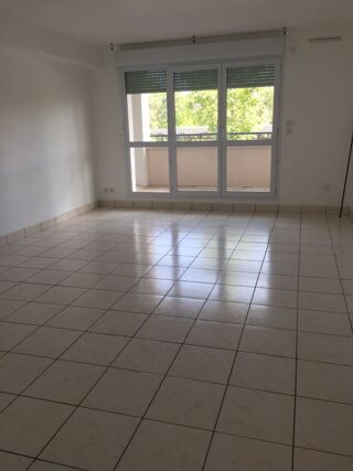  Appartement à louer 3 pièces 78 m²