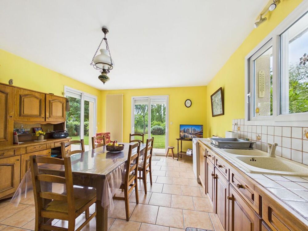 Vente Maison Maison à Ligugé de 230 m2 , 4 chambres +1 studio indépendant, jardin, garage Liguge