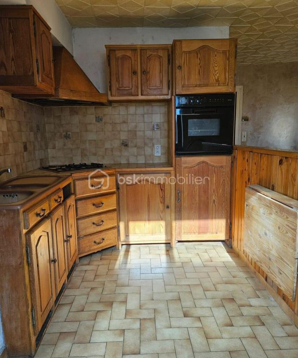 À SAISIR  Maison au calme avec fort potentiel à seulement 6 km de Clamecy 58500 !