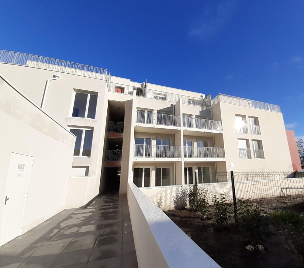 Studio avec balcon et parking à CENON