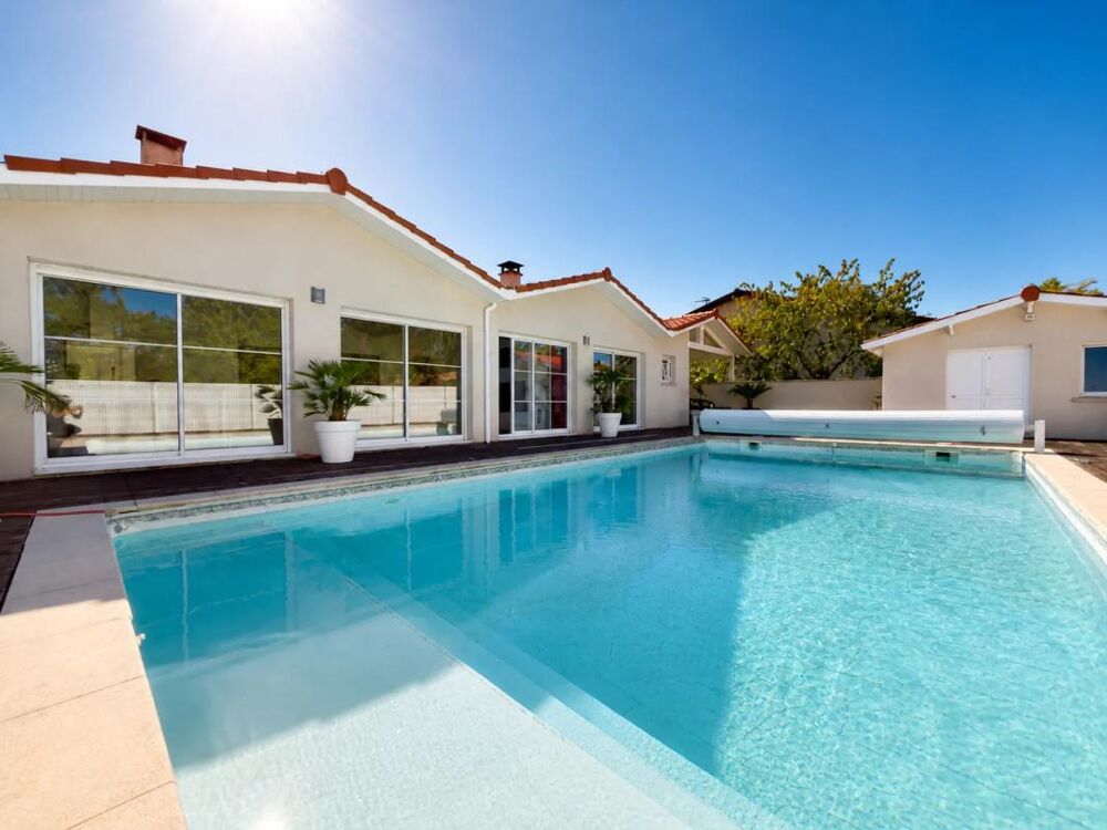 Vente Maison Maison de 7 pièces de 218 m² à Yvrac Yvrac