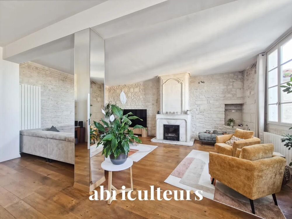 Duplex de caractère avec cheminée en vente à Saintes Centre (17100)