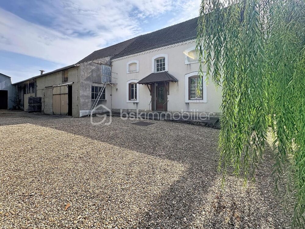 Bel ensemble immobilier comprenant Maison d'habitation, grange, hangar et terrain