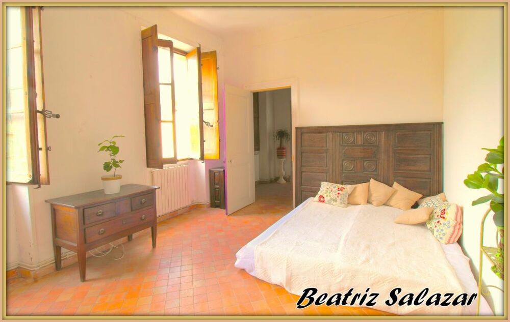 A Digne-les-Bains, dans un quartier central et calme, très bel appartement à rénover de 76m², 2/3 pièces et deux greniers