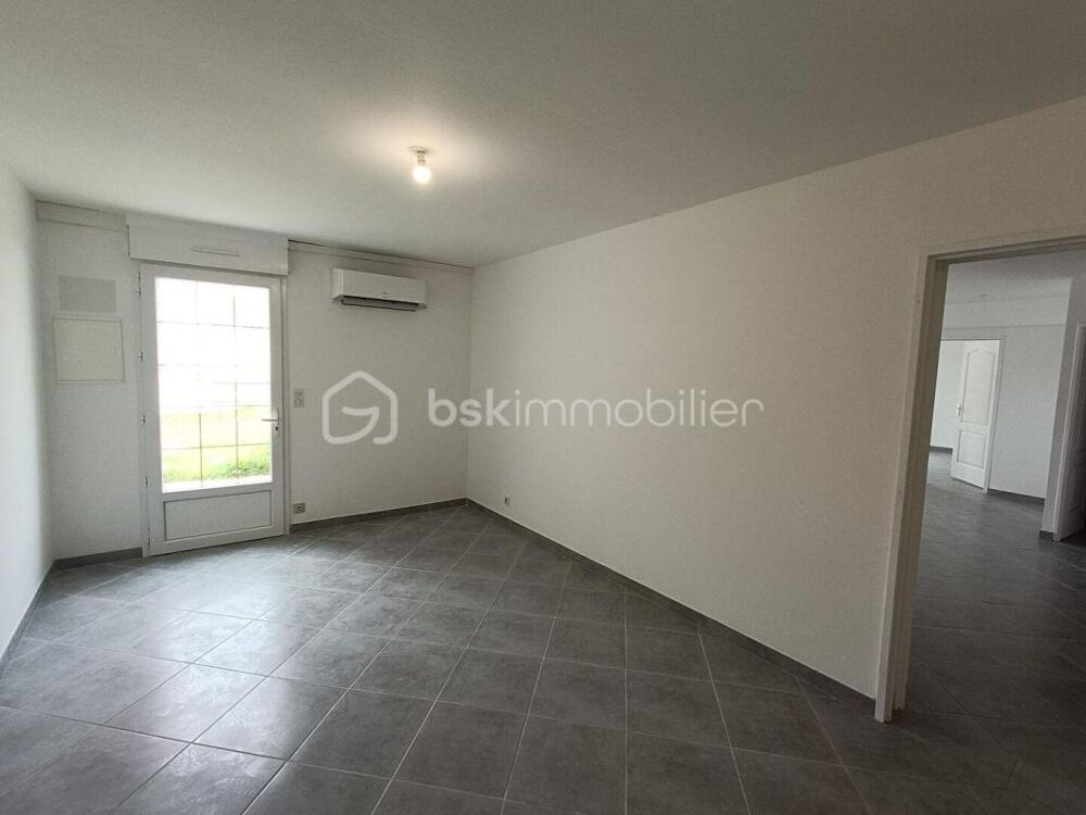 Plain-pied avec jardin  Appartement rénové avec extérieur et stationnements  Centre de Meschers