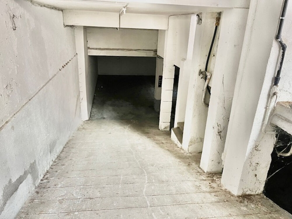 Vente Immeuble Opportunité d'investissement comprenant 2 lots, 1 appart T2, un parking  de 350 m² Perpignan