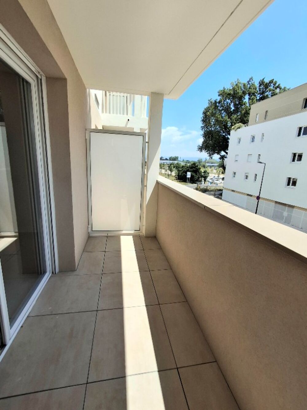 T1 NEUF avec terrasse et parking à MONTEUX