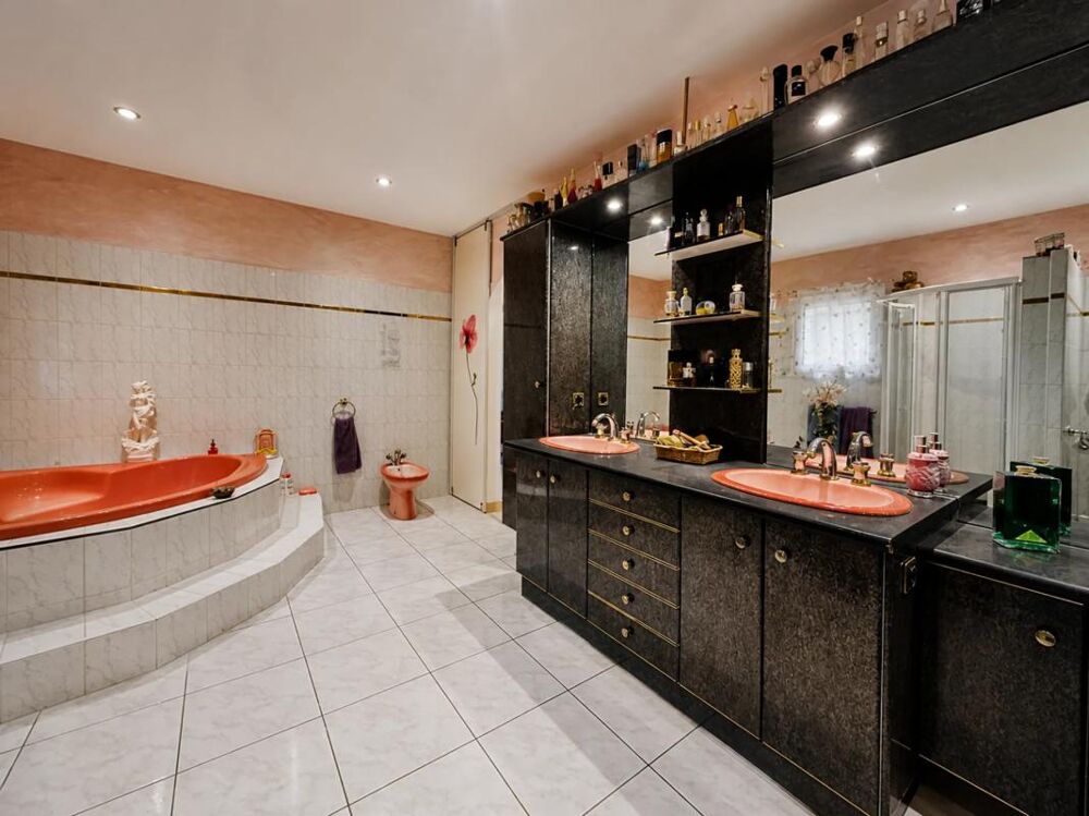 Vente Villa Villa de 200 m² : volumes généreux, terrasse plein sud, piscine chauffée et parc de 2 300 m² Limoux