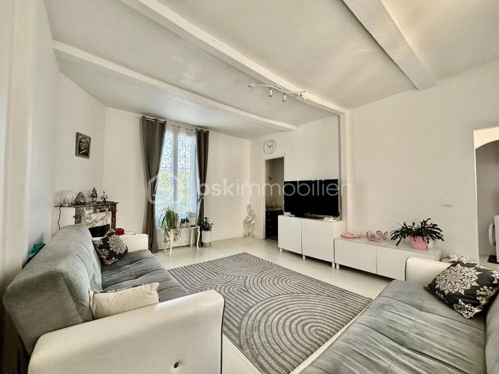 Vente Maison Stains – Rare : 3 maisons, 11 chambres, jardin et parkings – idéal investisseur / famille Stains