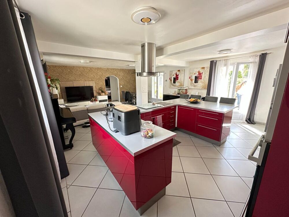 Maison individuelle de plain-pied 120 m² Piscine Quartier recherché Miramas