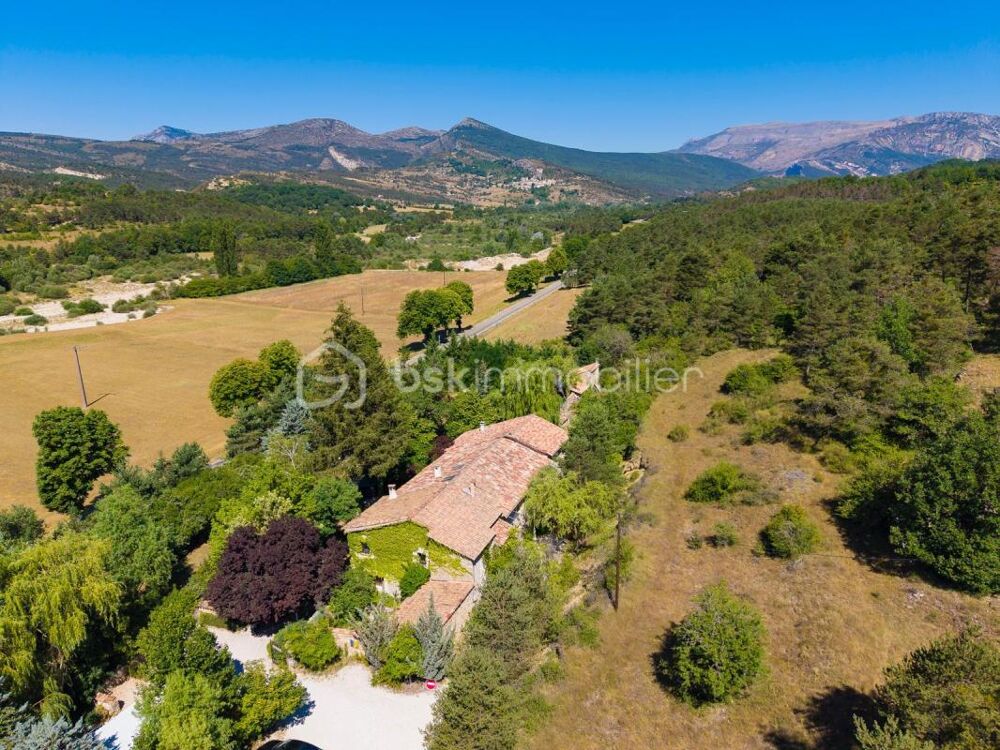 Superbe bastide du XVIII? siècle  Domaine de charme avec chambres dhôtes, gîte et restaurant d'été - Aux portes du Verdon