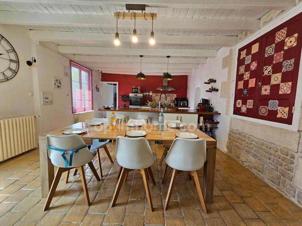 Maison 10 pièces 264 m² · à Hiersac · 264 m² · 279 500 €