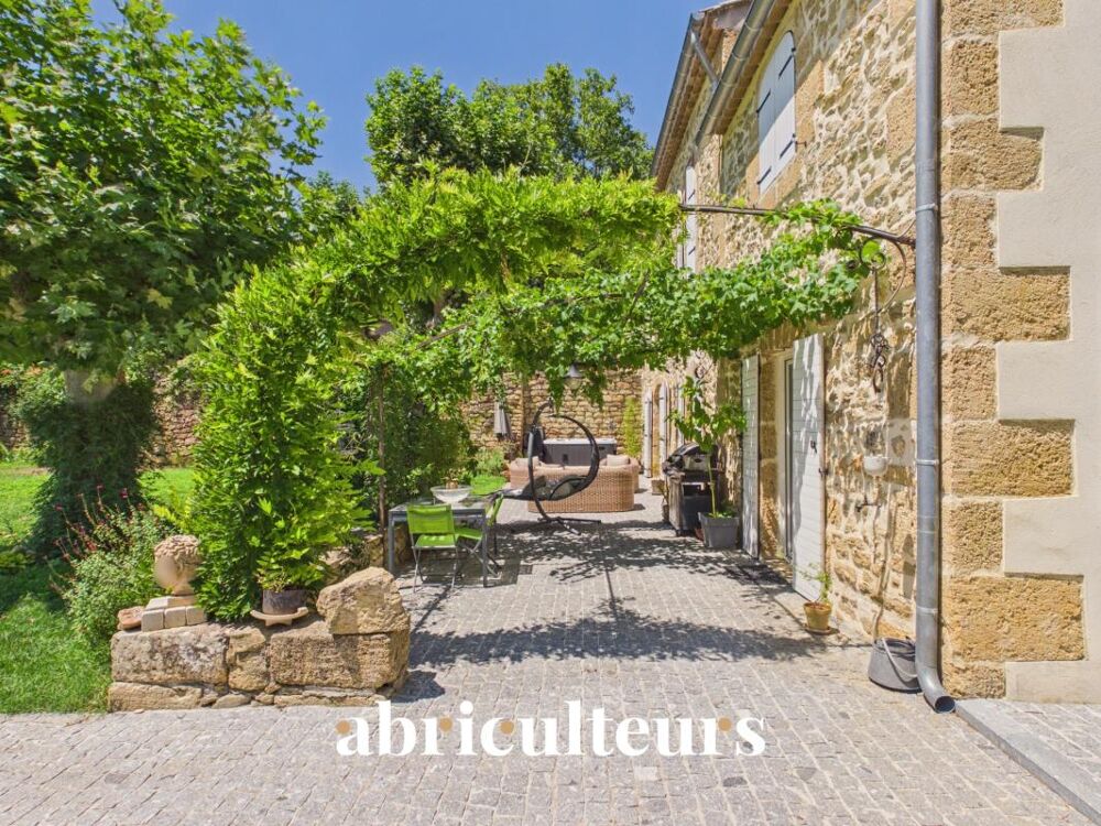 Mas provençal rénové de 249 m² avec dépendance en vente à Grans (13450)
