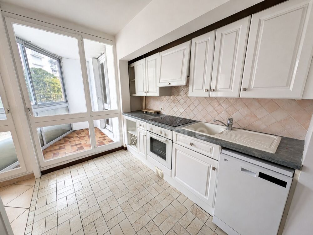 Appartement F2 avec loggia et parking - proche commerces et gare