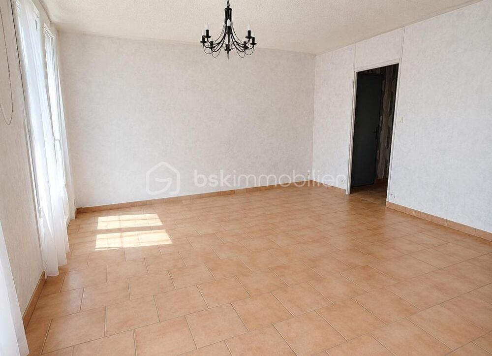 BÉTHENY  Maison familiale 3 chambres, avec jardin dans un quartier résidentiel recherché