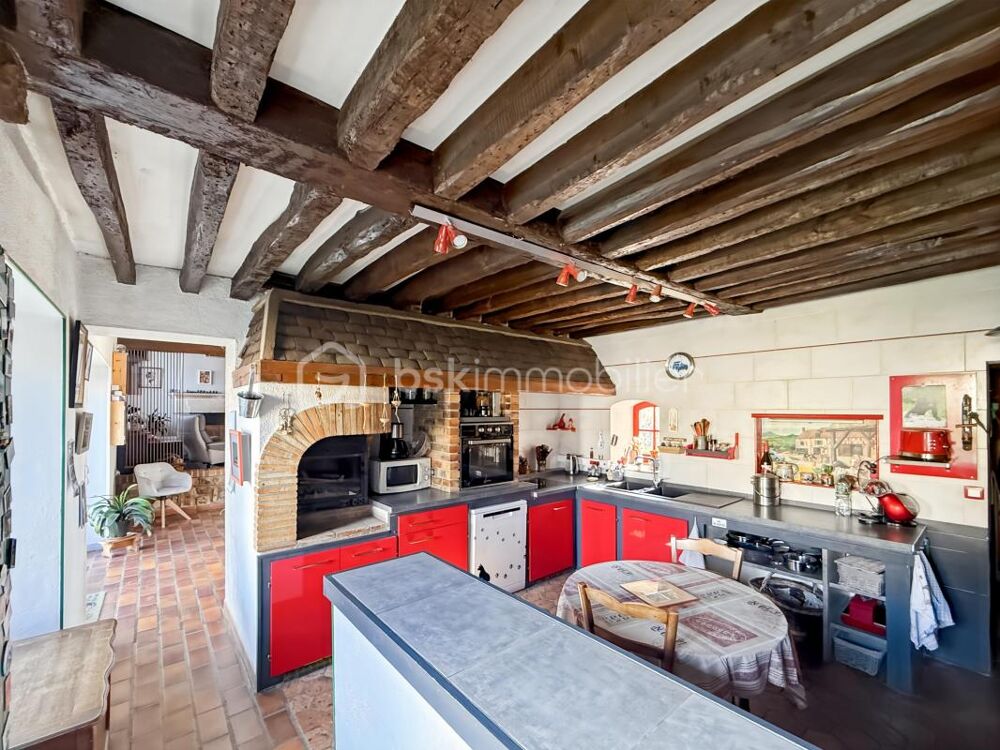 Vente Maison Longère familiale 7 pièces de 163 m² avec 5 chambres, garage et dépendance à Villeblevin Villeblevin