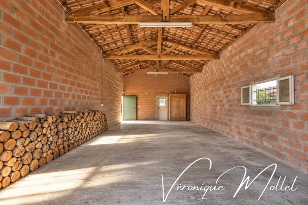 Vente Villa VILLA TRADITIONNELLE SUR PLUS DE 6 000 M² – VASTE DÉPENDANCE AUX MULTIPLES POSSIBILITÉS Lignan de bordeaux