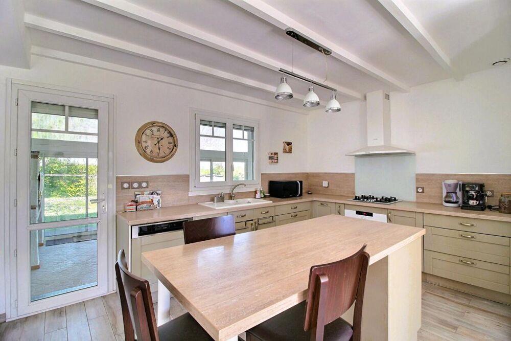 Maison T5 de plain-pied 145 M², garage 40 M², parcelle 1 250 M² à Saint-Loubès