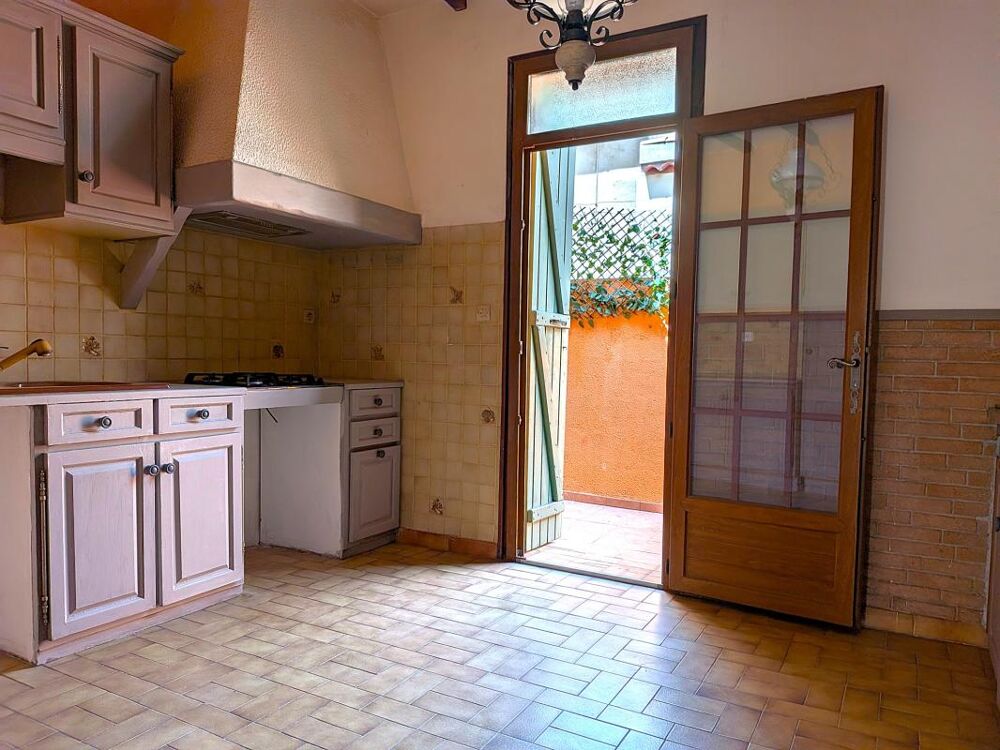 Maison avec grand garage et terrasse