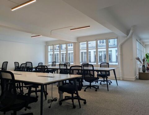 Bureaux lumineux de 137 m&sup2; non divisibles au 6&egrave;me &eacute;tage, enti&egrave;rement r&eacute;nov&eacute;s &agrave; louer 7200 75010 Paris