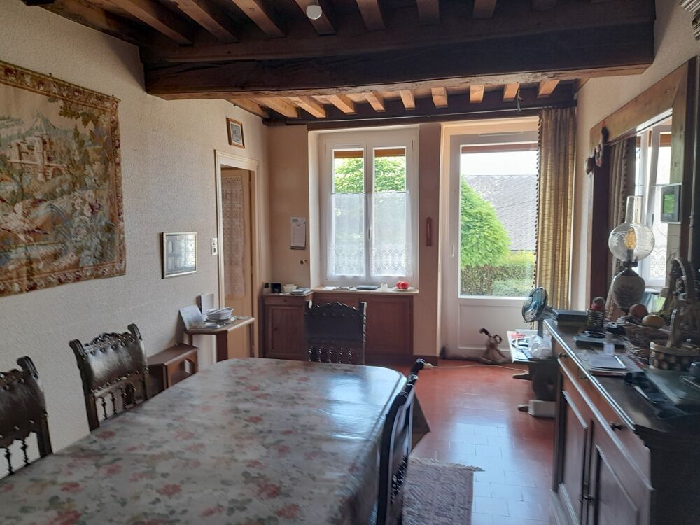 Maison à Cussy en Morvan de 136 m2 - 8 pièces - diverses dépendances - terrain 1182 m2