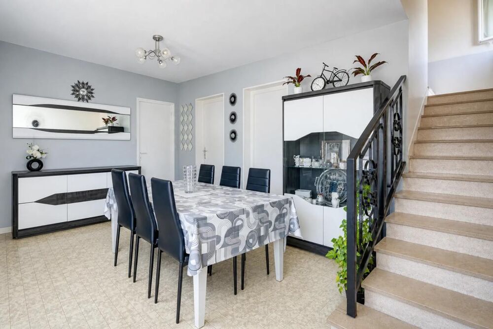 Maison de 5 pièces de 180 m² à Vaulx-en-Velin