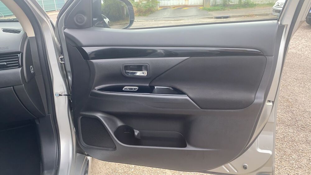 Outlander 2.4 MIVEC 208 Hybrid 4WD BVA6 Buisness 2020 occasion 33150 Cenon