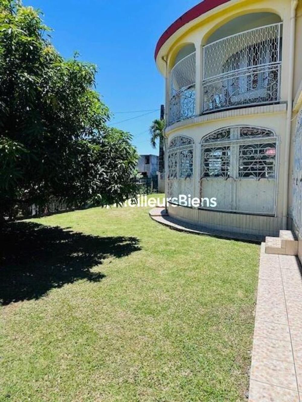 Vente Villa A VENDRE SUR BAIE MAHAULT PROCHE COMMODITEES GRANDE VILLA  DE 392 M² SUR 796 M² DE TERRAIN Baie mahault