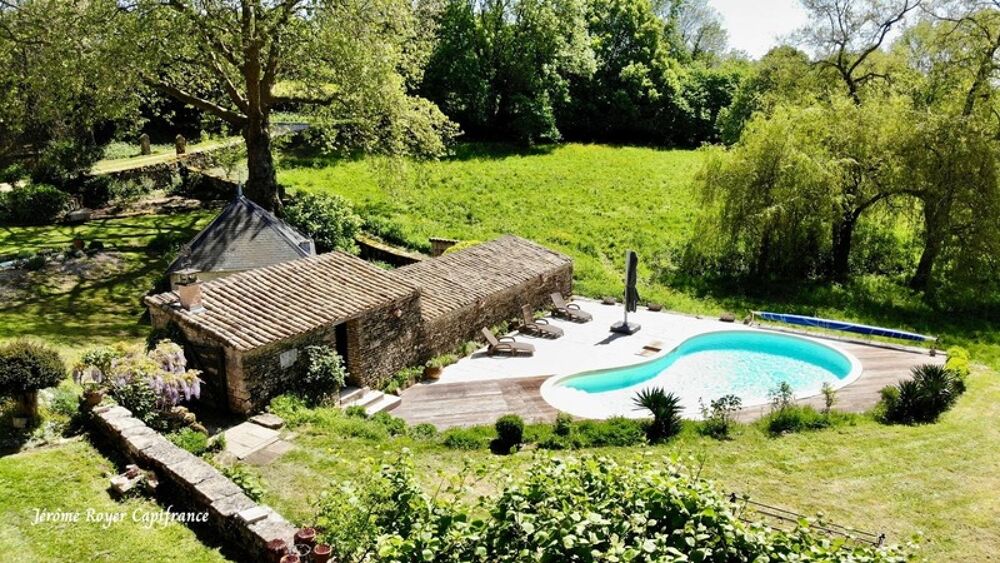 Propriété de charme à la campagne  305 m² habitables sur 4,8 hectares avec piscine et dépendances