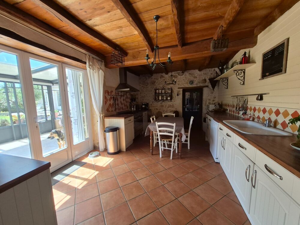 Vente Maison Maison avec nombreuses dépendances, studio et terrain constructible de plus de 3 000 m² Champdolent