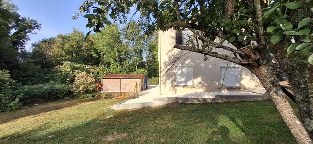 Maison à vendre 6 pièces 140 M² habitable, 4 chambres donc une suite parentale sur un terrain de 896 M², proche des commerces, é