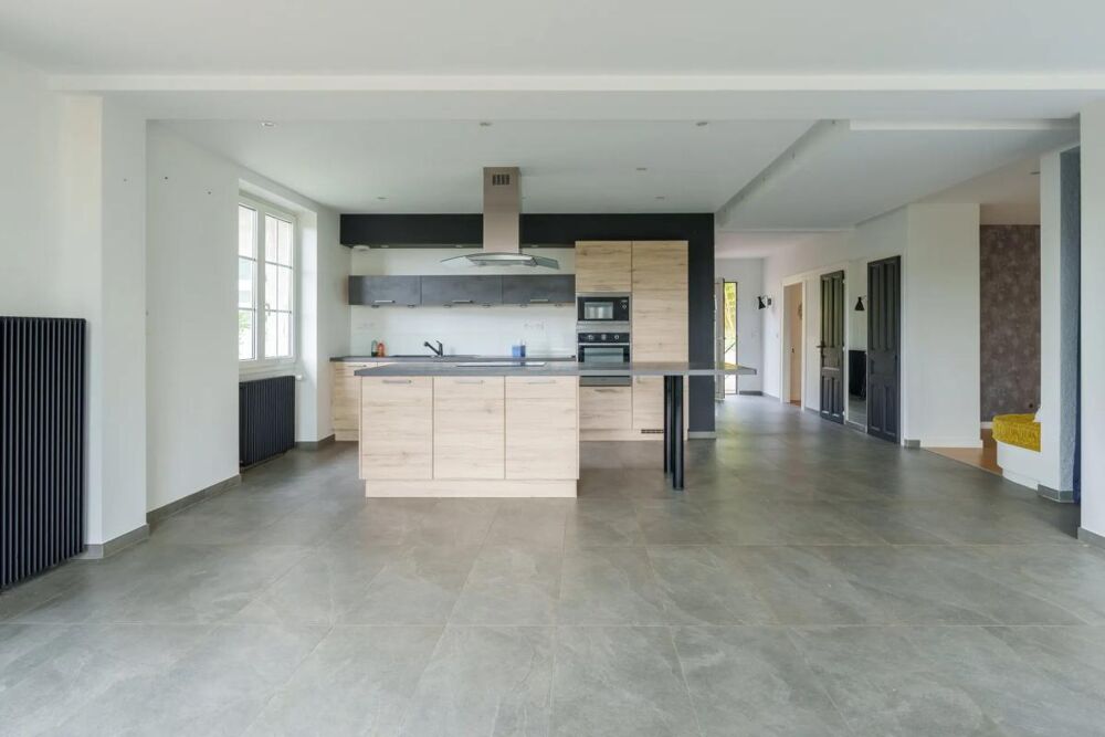 Vente Maison VESOUL – UNE MAISON FAMILIALE AUX VOLUMES EXCEPTIONNELS Vesoul