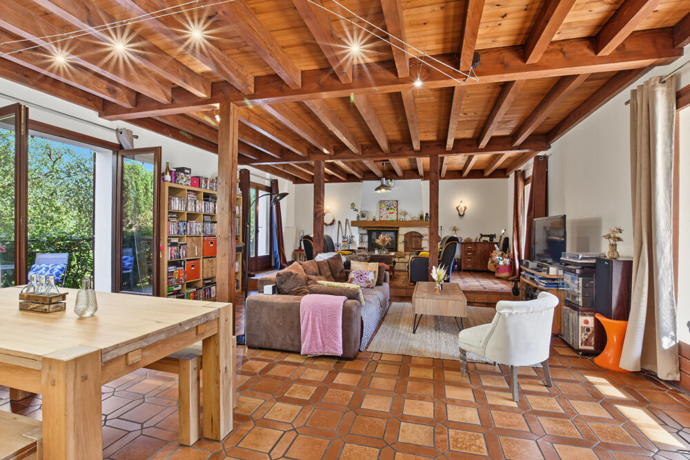 Grande maison familiale de 330 m² Carrez sur 1400 m² de terrain - 4 chambres, sous-sol complet et combles aménagés