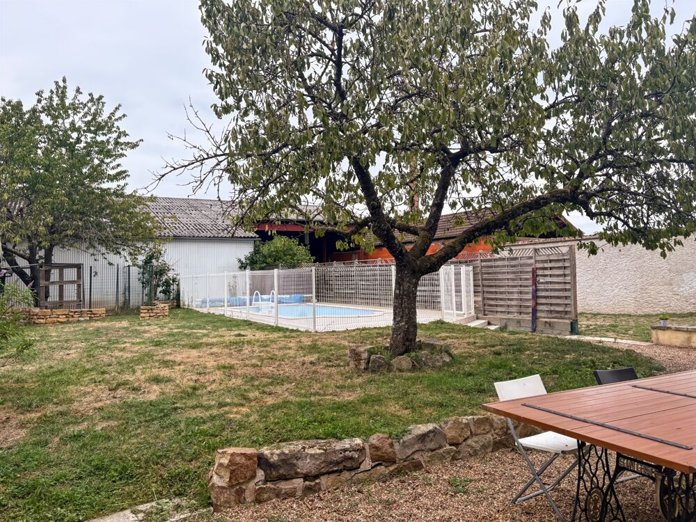 MAISON FAMILIALE DE 143M2, PISCINE, HANGAR DE 300M2 ET TERRAIN CLOS DE 1136M2