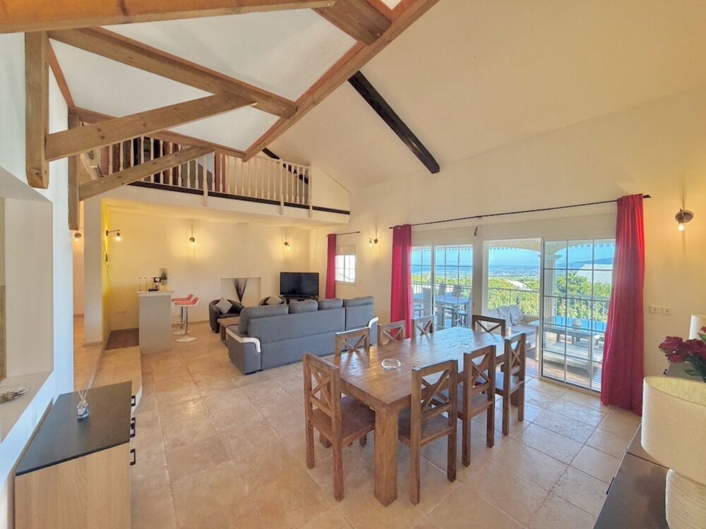 À vendre  Villa T11 d'exception avec piscine, jacuzzi et fort potentiel locatif  Mont-Vert-les-Bas (Saint-Pierre)