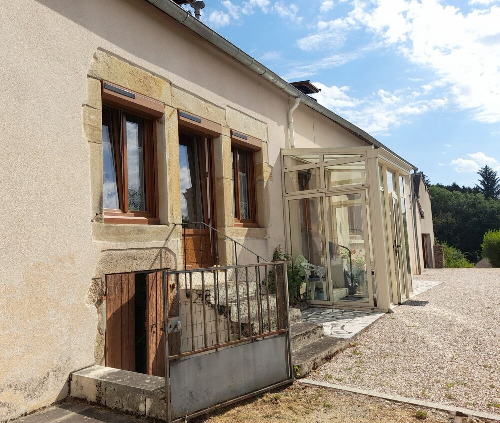 Maison à Cussy en Morvan de 136 m2 - 8 pièces - diverses dépendances - terrain 1182 m2