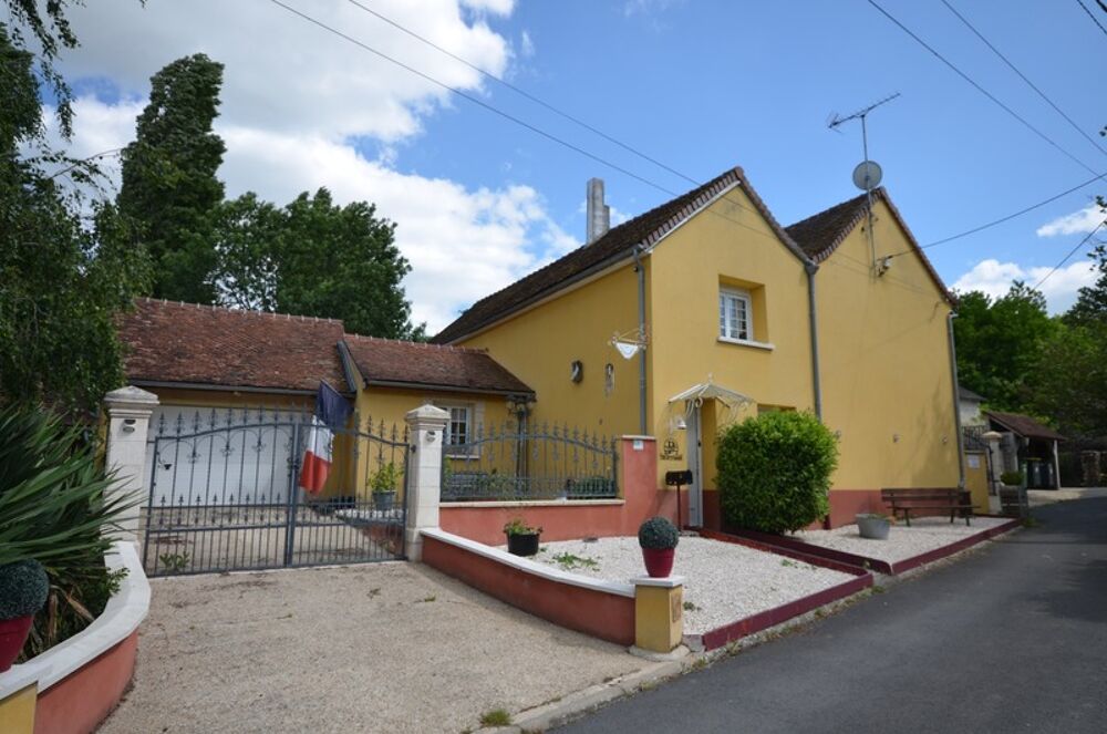 Vente Maison Coulommiers (77) Maison de caractère à vendre de 226 m2 et son jardin paysagé Rebais