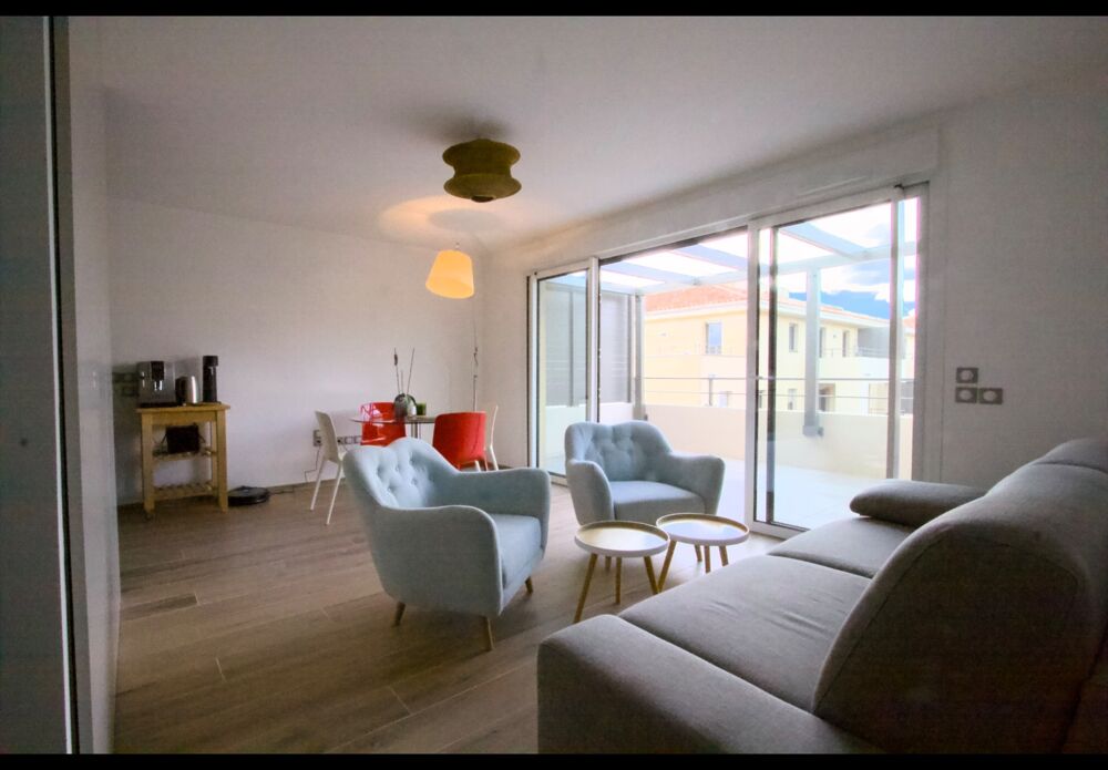 Appartement à vendre 2 pièces dernier étage terrasse ascenseur et garage AIX EN PROVENCE (13)