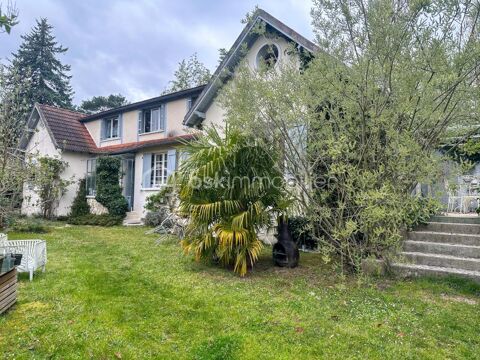   Maison de caract�re de 150m2 environ , � deux pas de Fontainebleau Maison - 6 pi�ce(s) - 150 m�