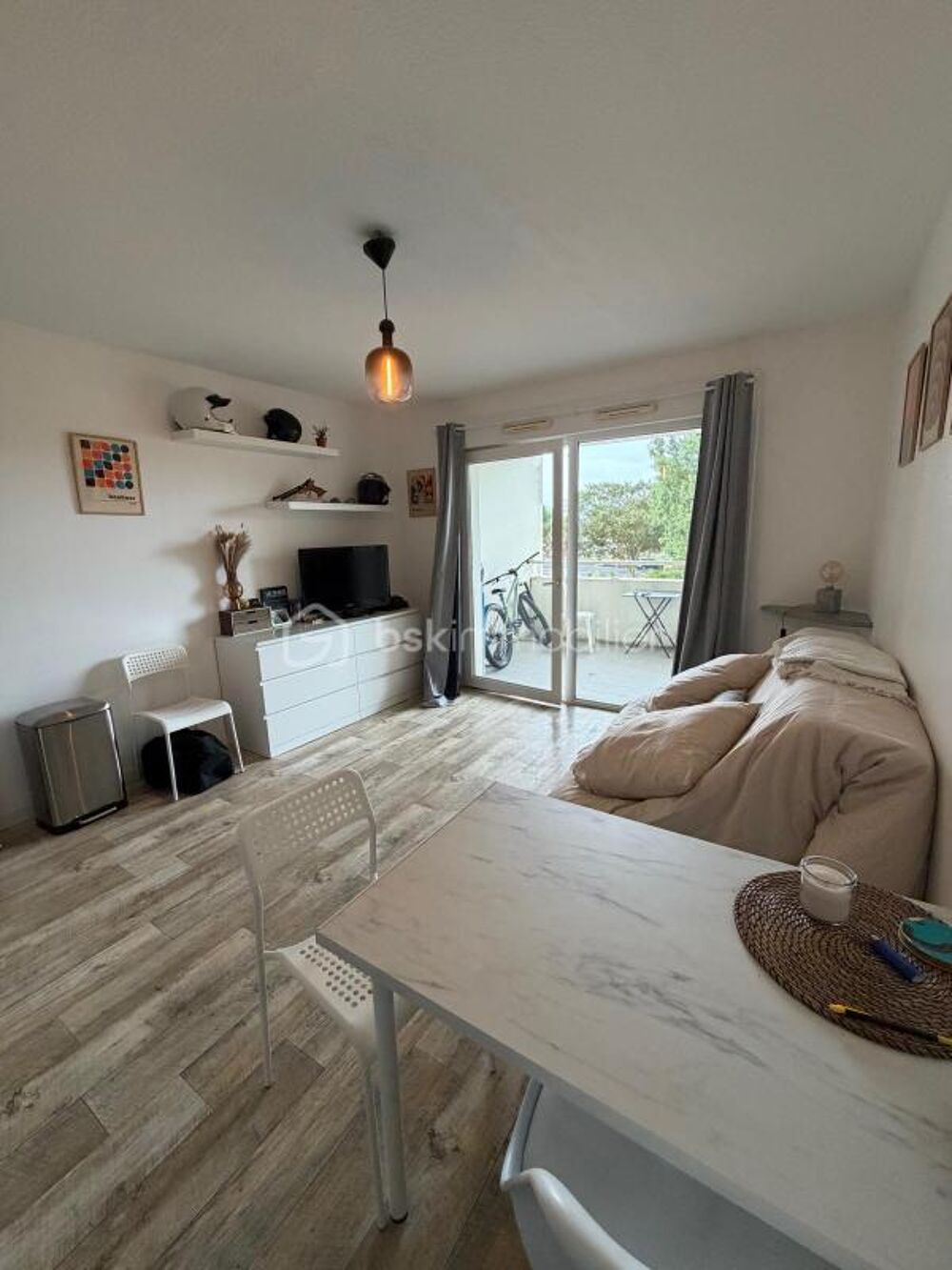 A VENDRE APPARTEMENT MEUBLÉ AVEC TERRASSE ET VUE DEGAGÉ