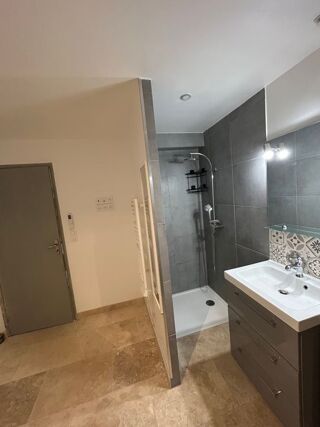  Appartement à louer 3 pièces 70 m²