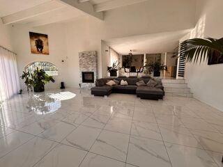  Villa à vendre 7 pièces 244 m²