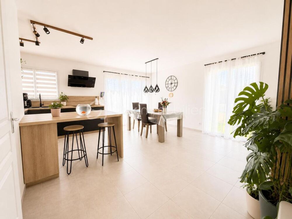 Maison récente de 2023  86 m² habitables  Terrain 453 m²  3 chambres  Garage  Chatte (38160)