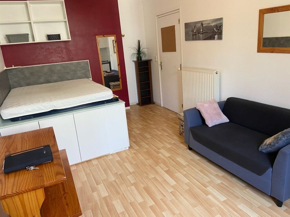 FONTENAY LE COMTE HYPER CENTRE AGREABLE STUDIO ENTIEREMENT MEUBLE 20M² DANS IMMEUBLE BIEN ENTRETENU