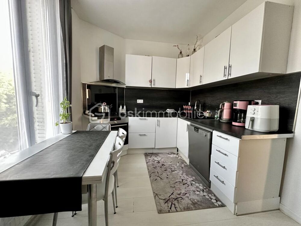 Stains  Rare : 3 maisons, 11 chambres, jardin et parkings  idéal investisseur / famille
