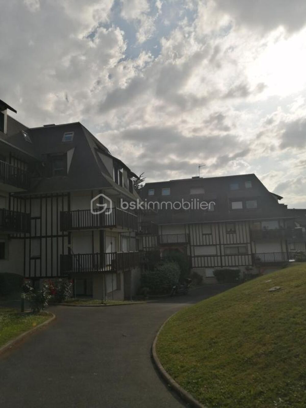 APPARTEMENT T1 de 22.40m² - AU 3EME ETAGE - AVEC ASCENCEUR -