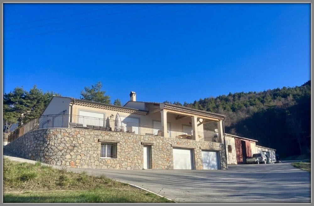 à vendre  Propriété/château Peyroules (04120)