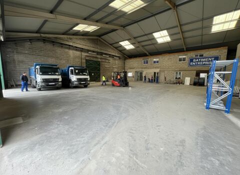   Locaux d'activités 380m2 700m2 terrain Accès PL 